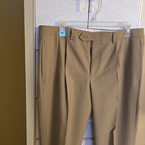 Ralph Lauren Tan Dress Pants with Pressed Creases Size 33 - Picture 4 of 6
